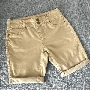D.Jeans Tan Shorts. Size 8